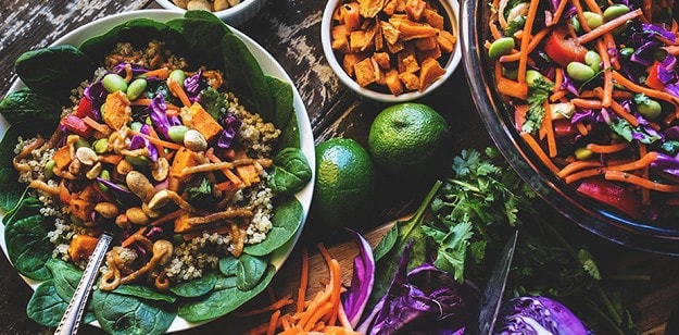 6 Maneiras de Promover Pratos Vegan e Vegetarianos no Seu Menu