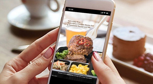 Prato em aplicação de serviço de entrega