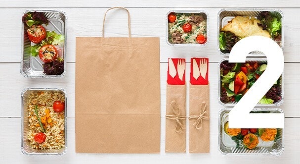 Embalagens com pratos para entrega ao domicílio