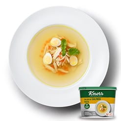 Canja de Galinha com Ovo de Codorniz