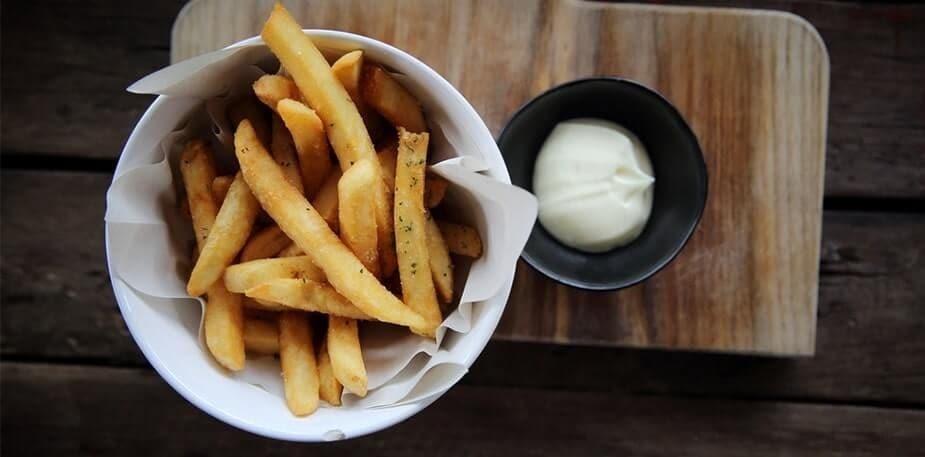 Batatas Fritas com Molho Hellmann's
