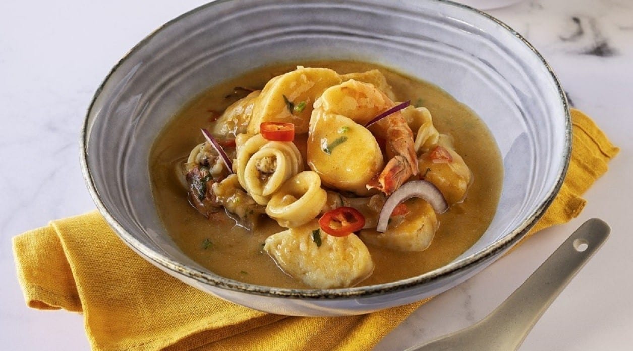 Estufado de Peixe e Lulas em Molho de Marisco Thai