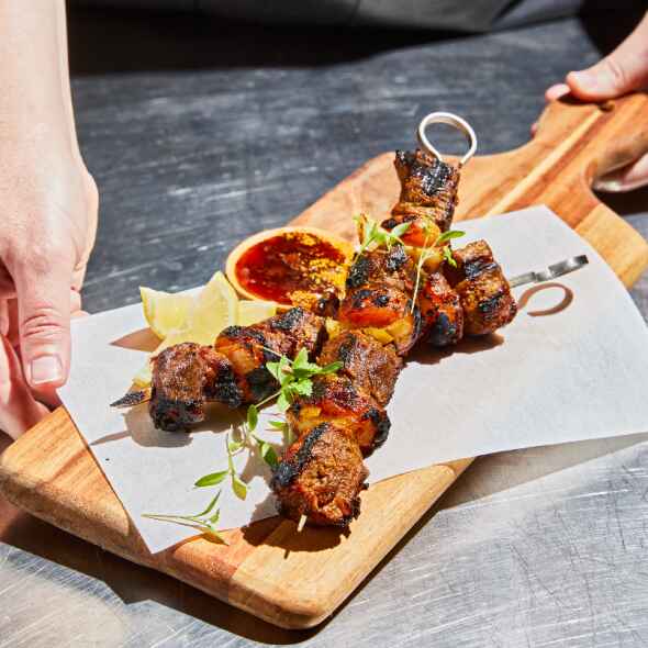 Sosaties de borrego e alperce sul-africanos