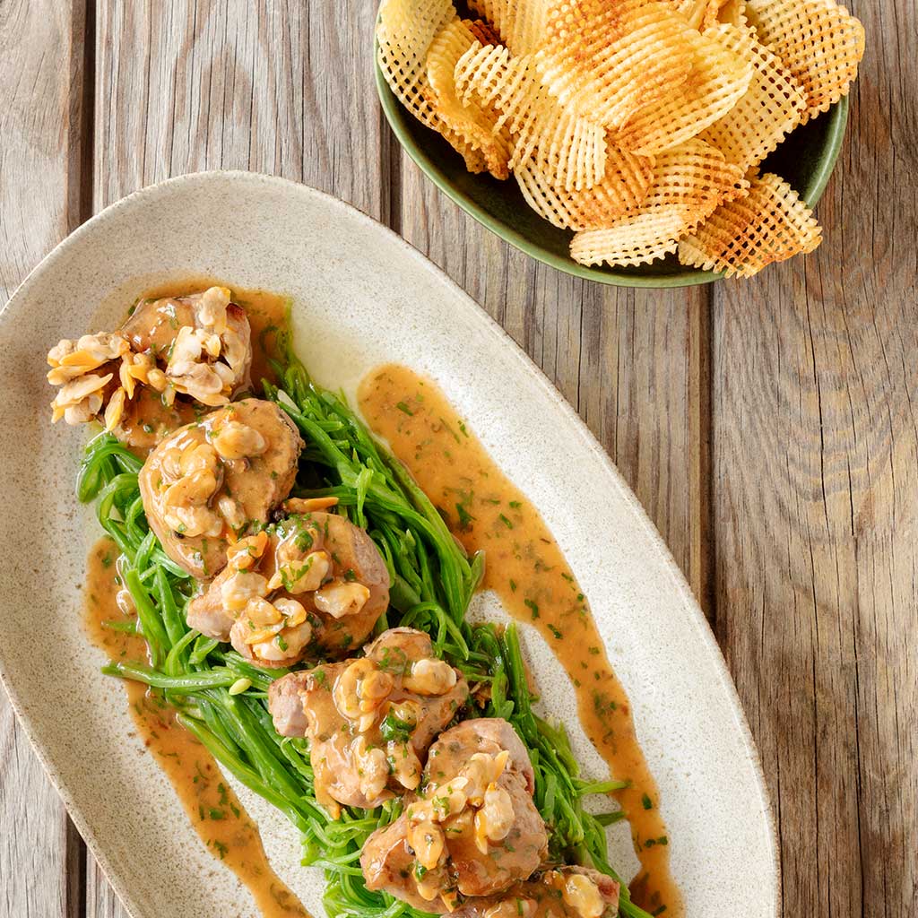 Medalhões de porco com molho de amêijoa