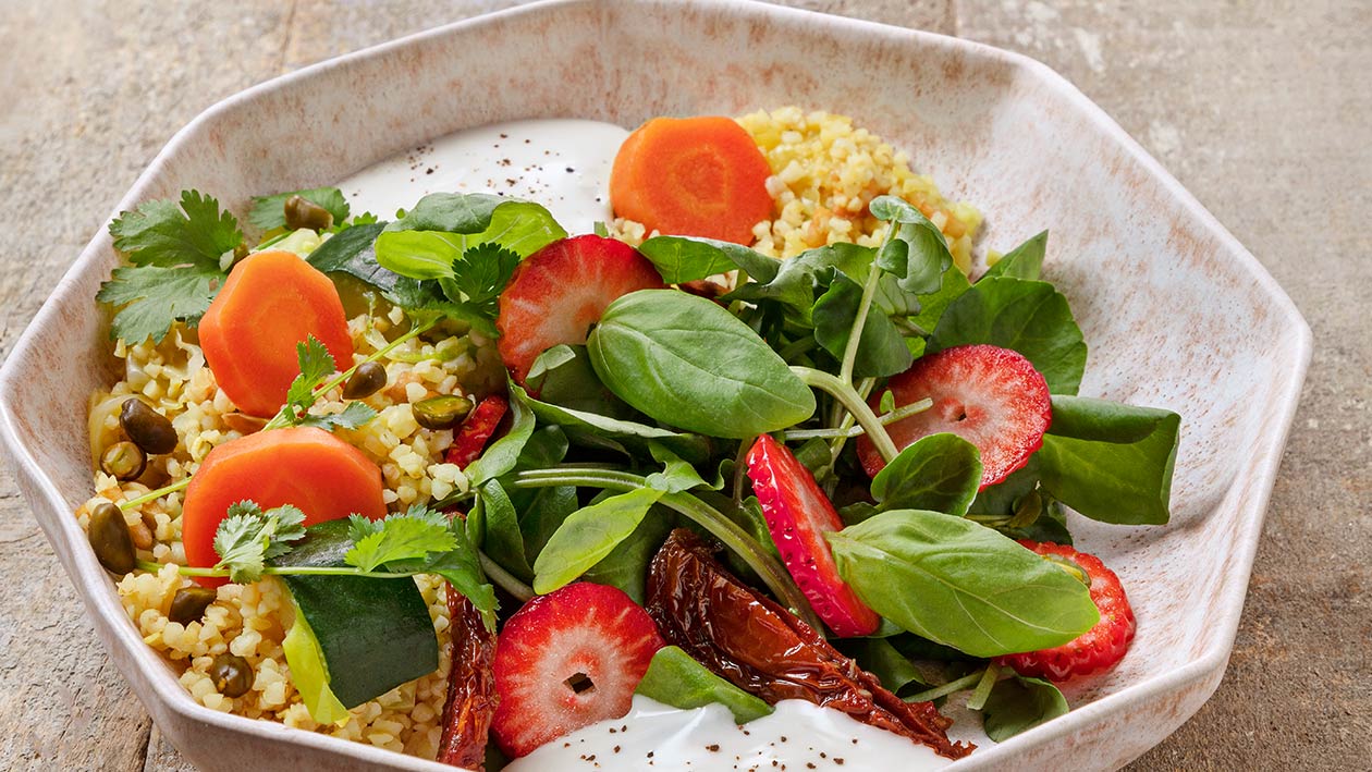 Salada de Bulgur com Morangos, Pistachios e Agrião – - Receita