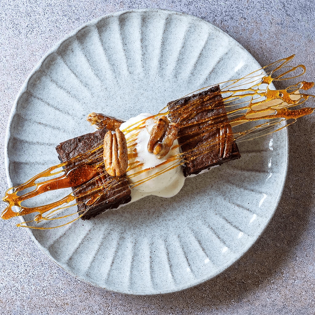 Espetada de Brownie com gelado de baunilha