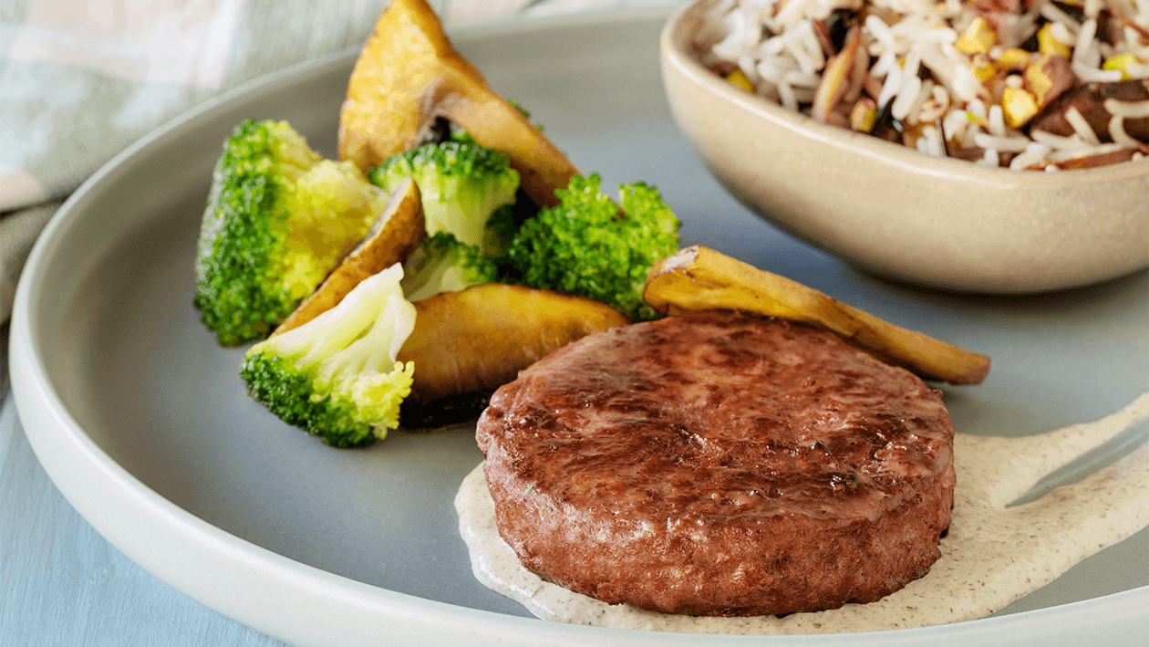 Hambúrguer Premium com salteado de legumes e arroz selvagem – - Receita