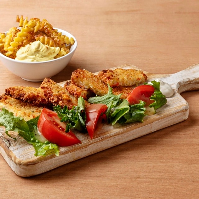 Hamburguer de legumes crocante com batatas e molho de alho