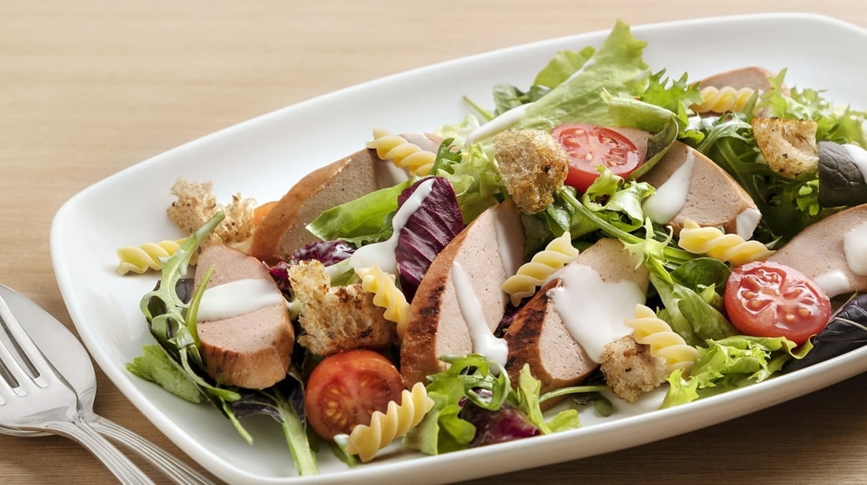 Salada com TVB Salsicha e Hellmann´s Molho de Iogurte – - Receita