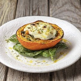 Abóbora Recheada com Salada de Espinafres