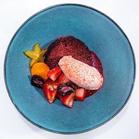 Bolo de Chocolate "Minuto" com Gelado de Nata e Saladinha de Frutos