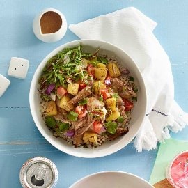 Bowl de arroz selvagem, “frango” vegan e abacaxi