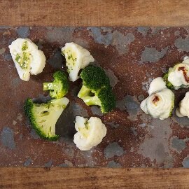 Bróculos e couve-flor a vapor