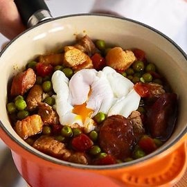 Ervilhas com ovos escalfados