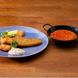 Filetes Dourados com Molho Tártaro e Arroz de Tomate
