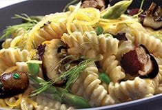 Fusilli com Cogumelos e Verduras