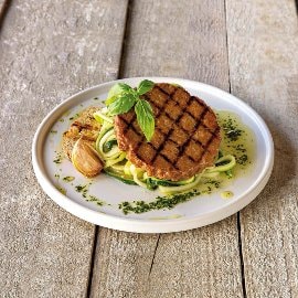 Hambúrguer com Esparguete de Courgette aromatizada