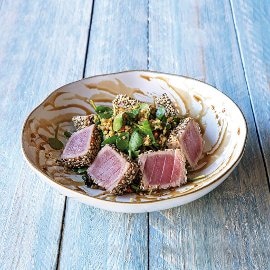 Naco de Atum braseado com Salada de Agrião e Quinoa