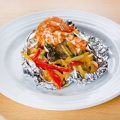 Papelote de robalo com camarão