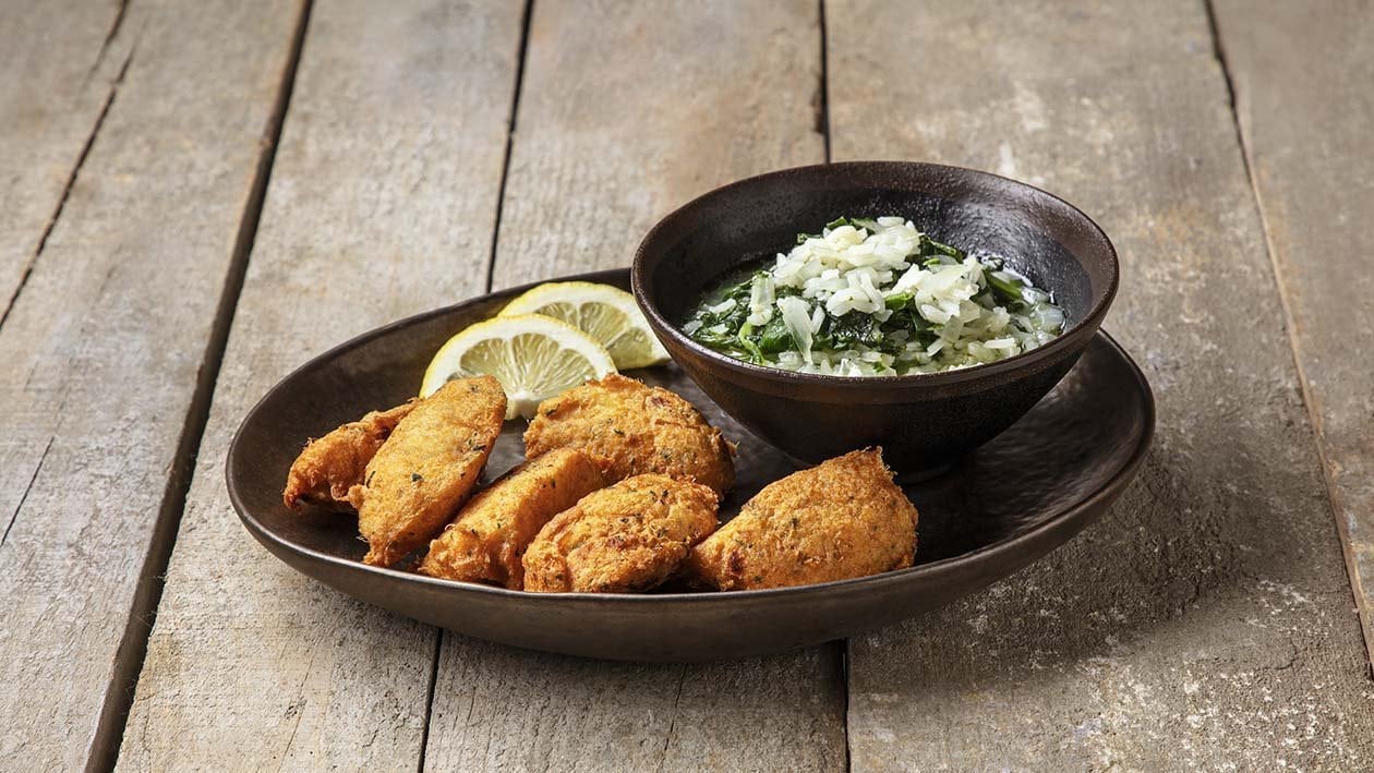 Pastéis de bacalhau com arroz de grelos