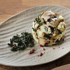 Puré com cogumelos e Salsa Frita