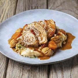 Pá de porco estufada com castanhas fritas e puré de rúcula