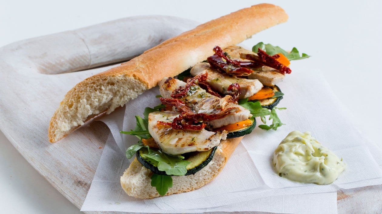 Sanduíche de Frango e Legumes Grelhados