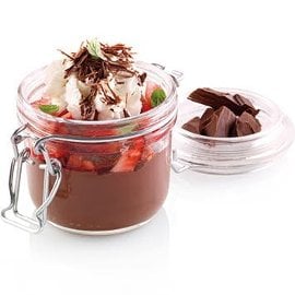 Cremoso de Chocolate com morangos macerados e chantilly