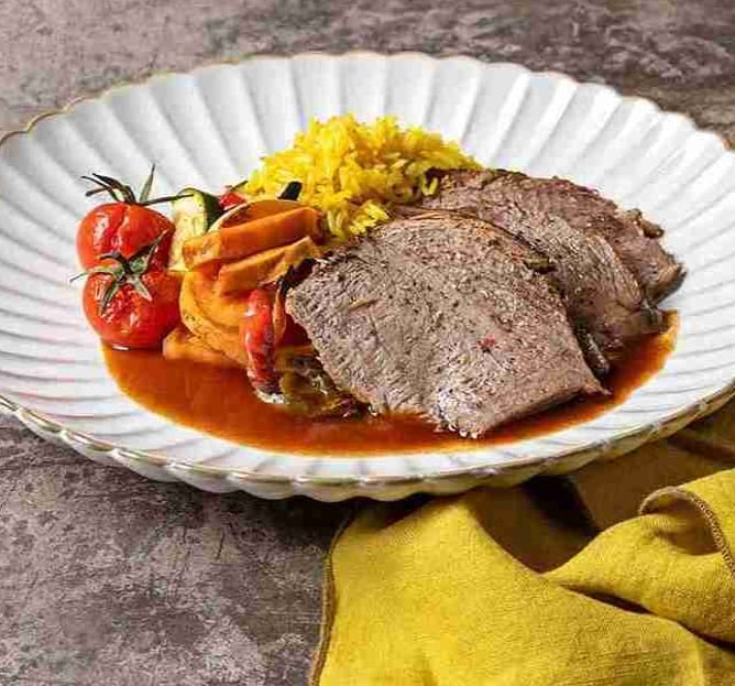 Vitela Assada no Tacho com Legumes no Forno e Arroz de Açafrão