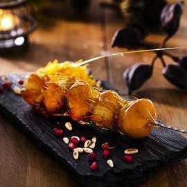 Espetada de Profiteroles Caramelizados