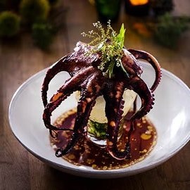 Polvo no forno com esmagada de Batata