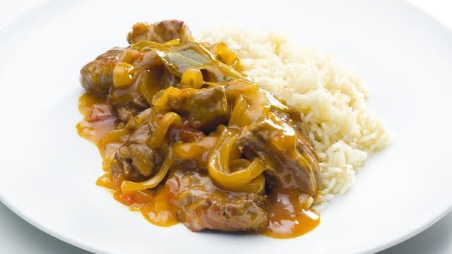 Vitela Estufada à Camponesa com Arroz Branco