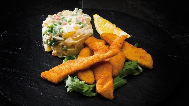 Salada Russa com Tiras de Frango Panadas