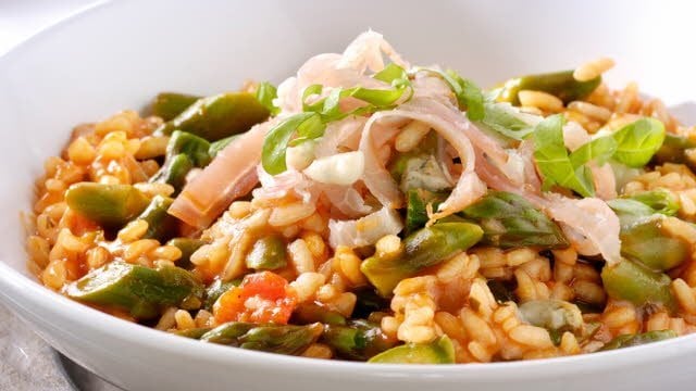 Risotto de Tomate com Bacon e Espargos Verdes