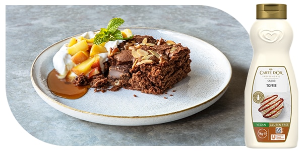 Brownie Vegan de Chocolate com Maçã Caramelizada